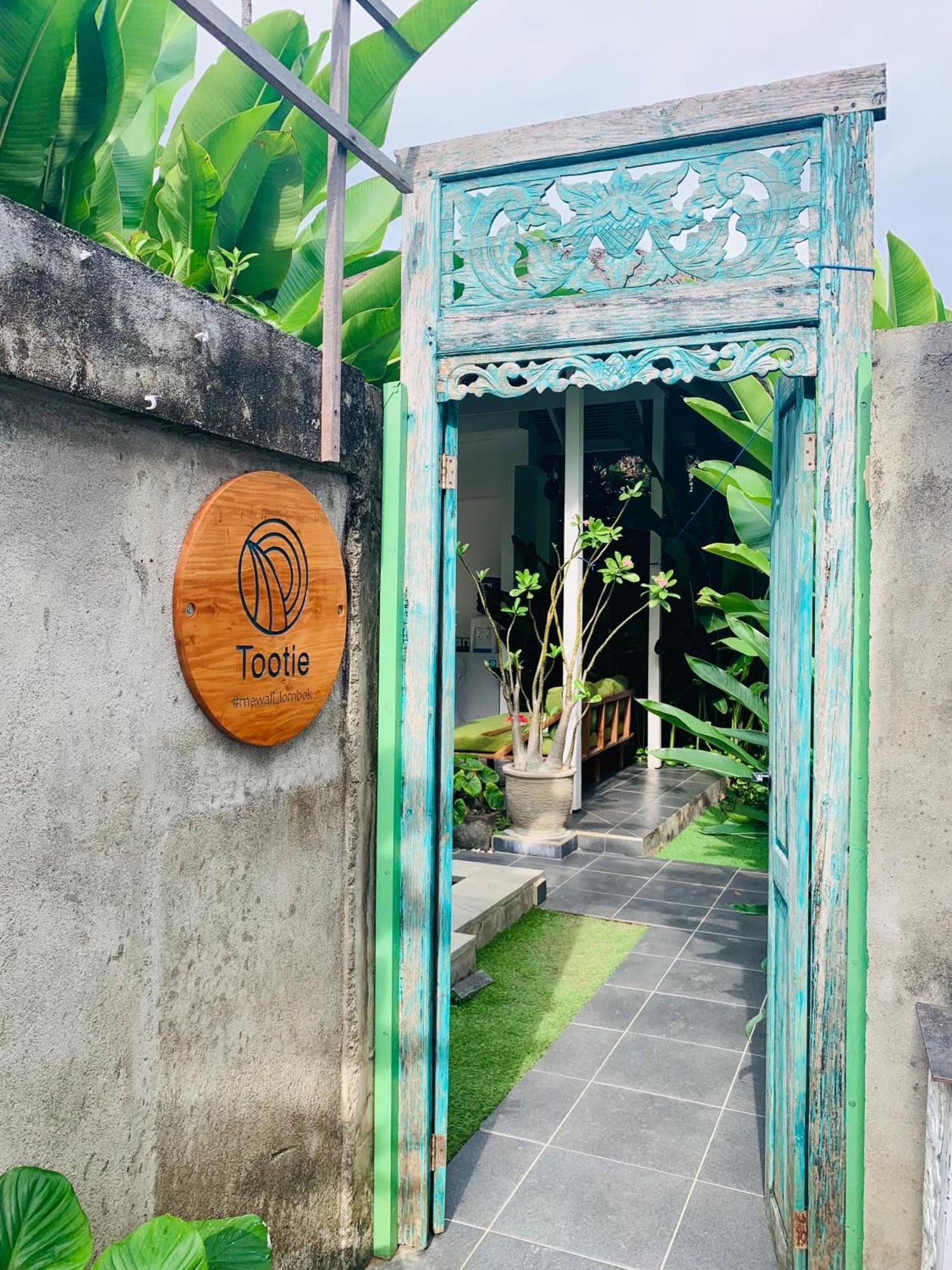 Mewali Villa'S Kuta  Luaran gambar