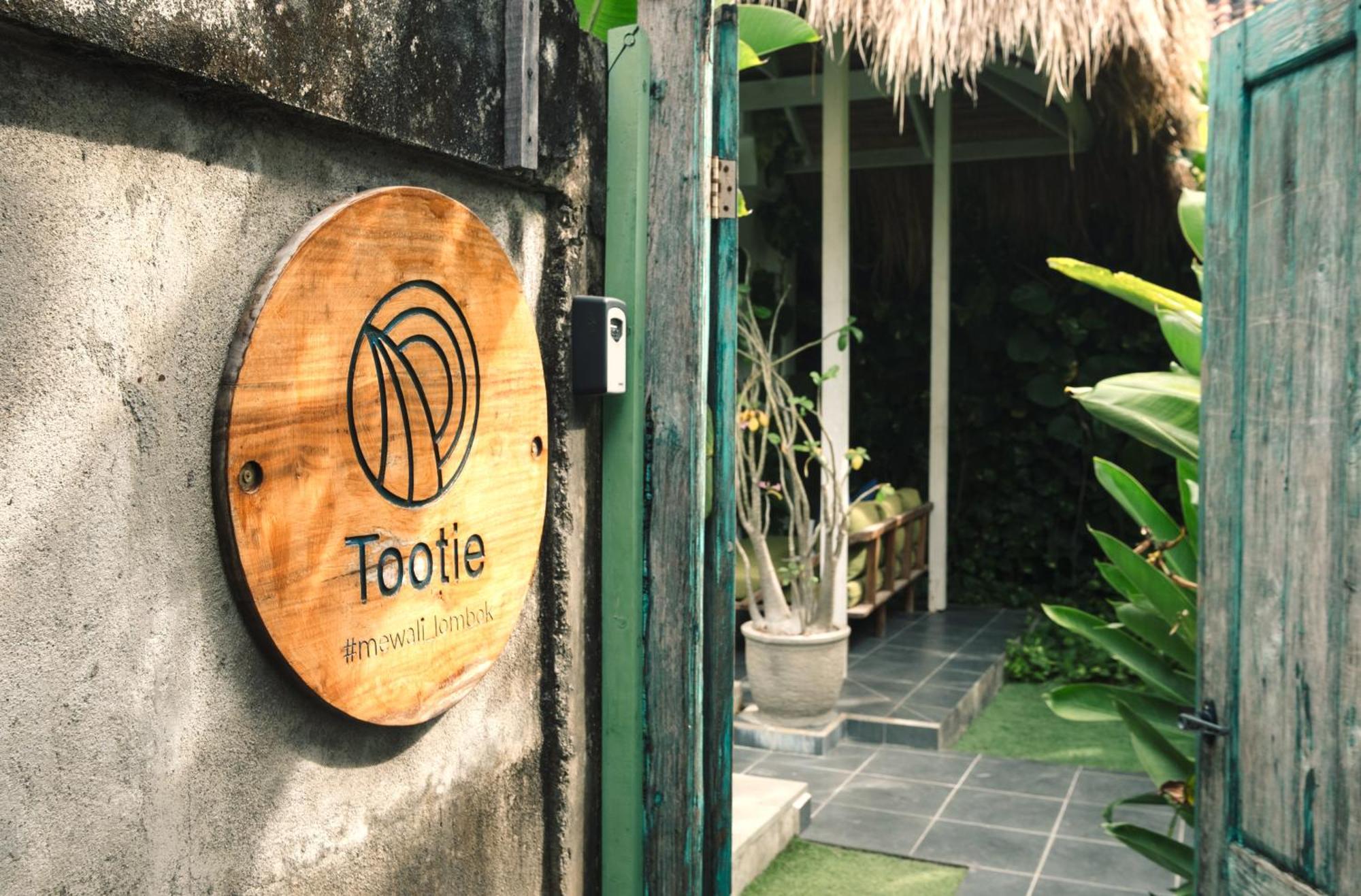 Mewali Villa'S Kuta  Luaran gambar